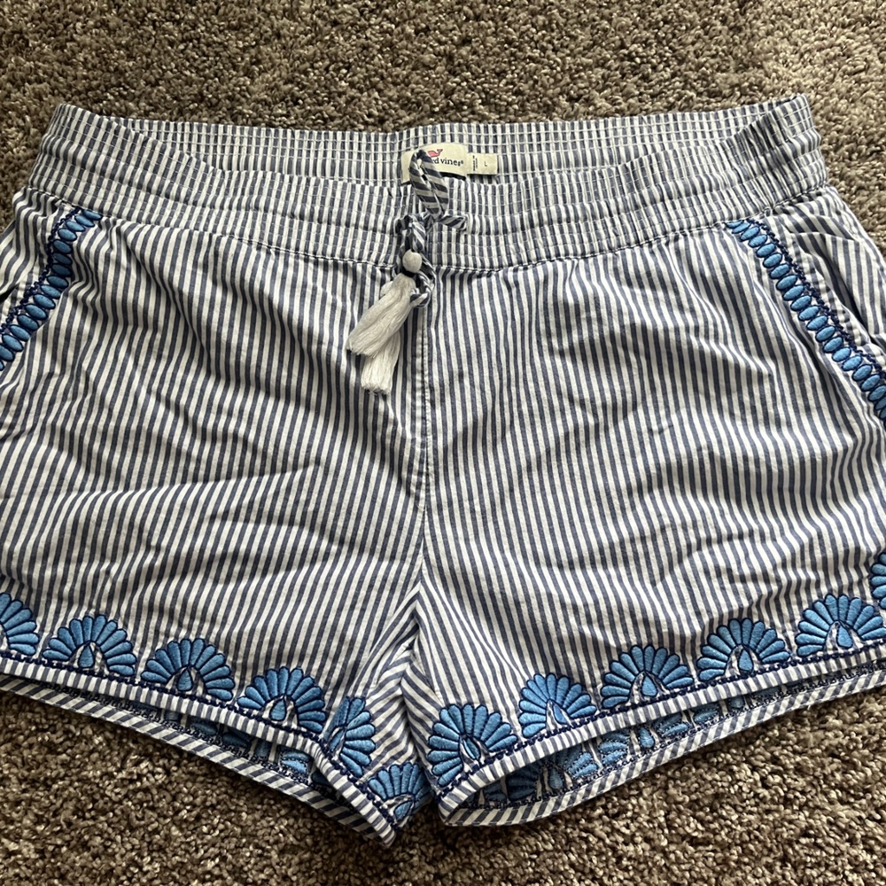 Vineyard vine shorts